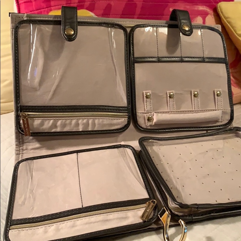 Kendra Scott travel jewelry holder